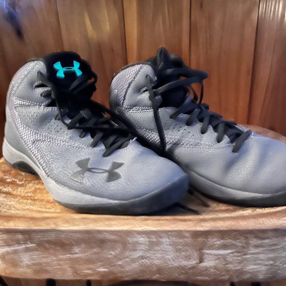 Women’s Adidas, basketball shoes